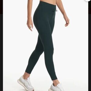 Vuori Daily Pocket Leggings size small green